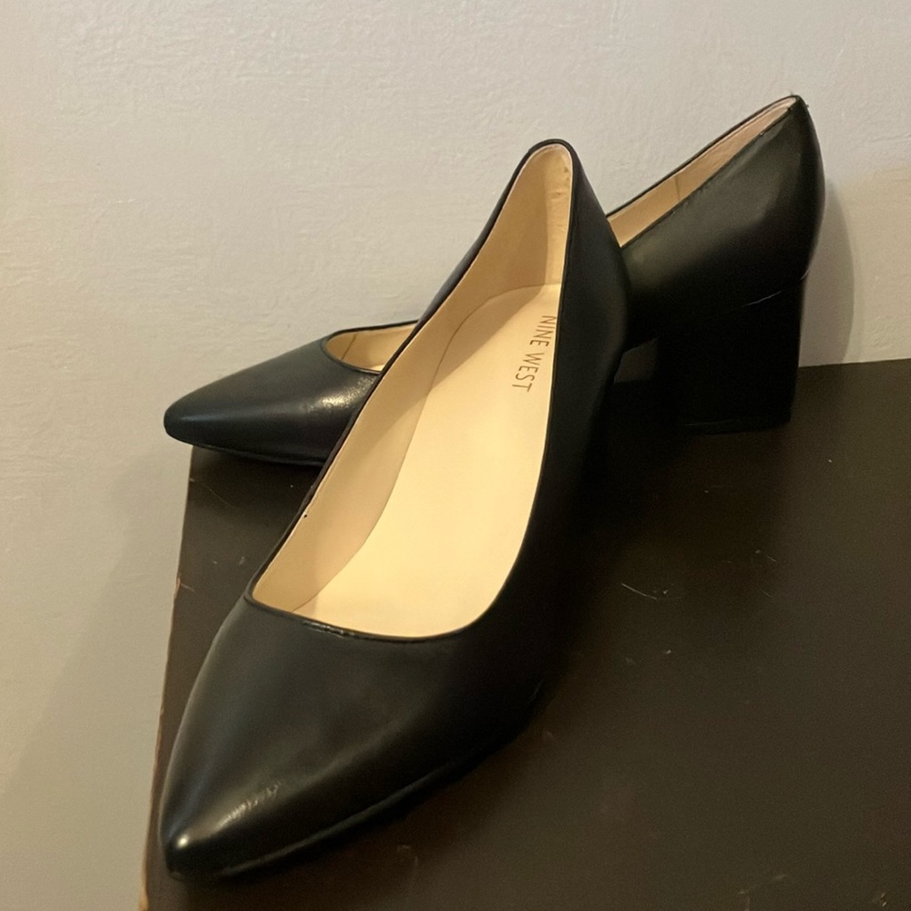 Nine West women’s block black heals